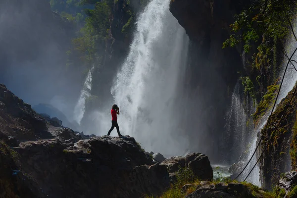 Kapuzbasi şelalesi dünyanın en yüksek ikinci şelalesidir ve Anadolu 'da saklanan en güzel doğa yeridir..