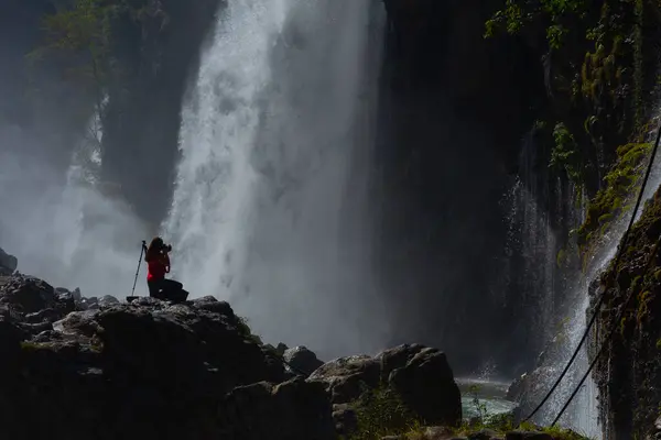 Kapuzbasi şelalesi dünyanın en yüksek ikinci şelalesidir ve Anadolu 'da saklanan en güzel doğa yeridir..