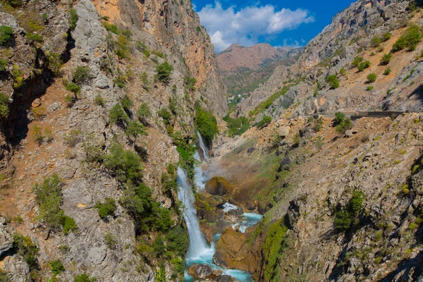Kapuzbasi 'nin inanılmaz şelalesi - Kayseri, Türkiye
