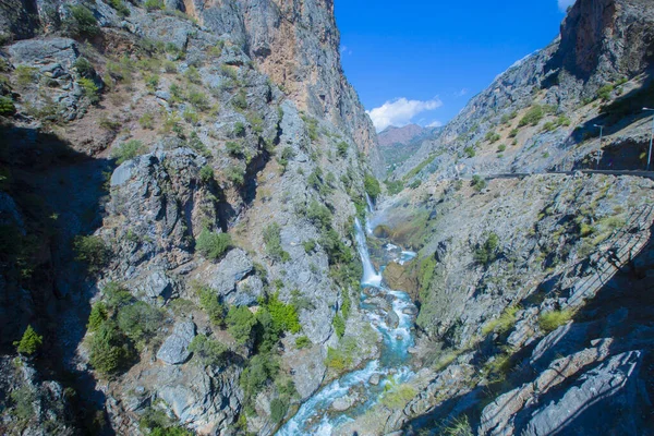 Kapuzbasi 'nin inanılmaz şelalesi - Kayseri, Türkiye