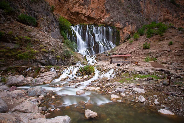 Kapuzbasi 'nin inanılmaz şelalesi - Kayseri, Türkiye