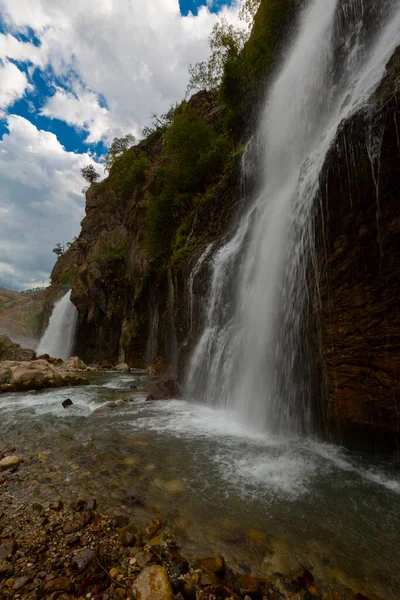 Kapuzbasi 'nin inanılmaz şelalesi - Kayseri, Türkiye