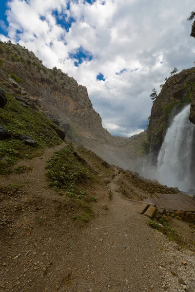 Kapuzbasi 'nin inanılmaz şelalesi - Kayseri, Türkiye