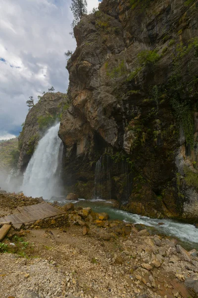 Kapuzbasi 'nin inanılmaz şelalesi - Kayseri, Türkiye
