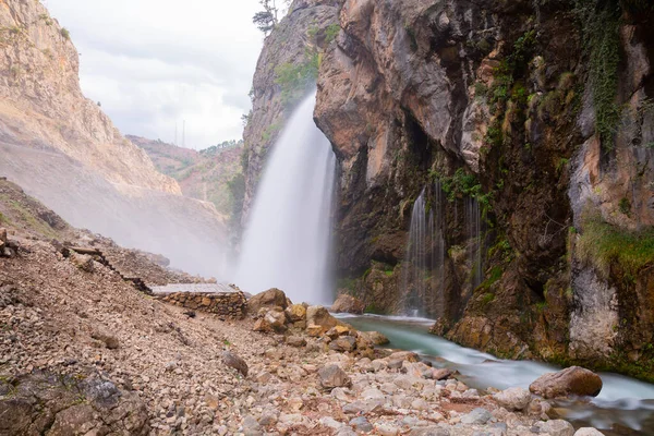 Kapuzbasi 'nin inanılmaz şelalesi - Kayseri, Türkiye