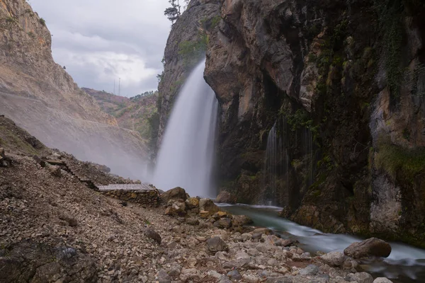 Kapuzbasi 'nin inanılmaz şelalesi - Kayseri, Türkiye