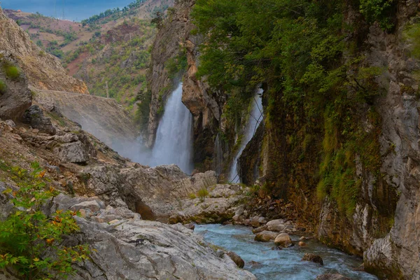 Kapuzbasi 'nin inanılmaz şelalesi - Kayseri, Türkiye