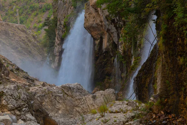 Kapuzbasi 'nin inanılmaz şelalesi - Kayseri, Türkiye