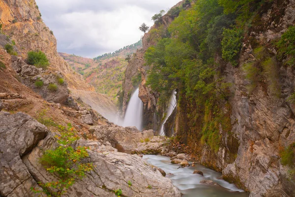 Kapuzbasi 'nin inanılmaz şelalesi - Kayseri, Türkiye