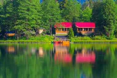 Borcka Karagol (Karadeniz) Artvin, Türkiye 'nin kuzeydoğusunda Karadeniz' den yaklaşık 30 km içeride yer alan bir şehirdir. Dağlarında inanılmaz platolar ve küçük kraterler bulunur..