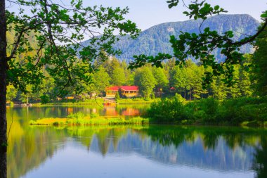Borcka Karagol (Karadeniz) Artvin, Türkiye 'nin kuzeydoğusunda Karadeniz' den yaklaşık 30 km içeride yer alan bir şehirdir. Dağlarında inanılmaz platolar ve küçük kraterler bulunur..