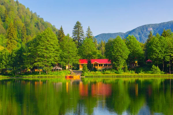 Borcka Karagol (Karadeniz) Artvin, Türkiye 'nin kuzeydoğusunda Karadeniz' den yaklaşık 30 km içeride yer alan bir şehirdir. Dağlarında inanılmaz platolar ve küçük kraterler bulunur..