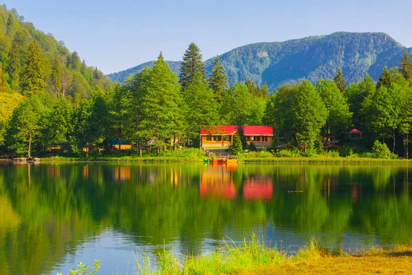Borcka Karagol (Karadeniz) Artvin, Türkiye 'nin kuzeydoğusunda Karadeniz' den yaklaşık 30 km içeride yer alan bir şehirdir. Dağlarında inanılmaz platolar ve küçük kraterler bulunur..