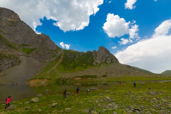 Avusor Platosu ve Kackar Dağları 'nın mavi bulutlu arkaplanı. Rize .Turkey