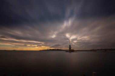 İstanbul 'un en güzel tarihi deniz feneri olan Bakire Kulesi uzun pozlama tekniğiyle fotoğraflandı..