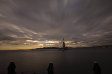 İstanbul 'un en güzel tarihi deniz feneri olan Bakire Kulesi uzun pozlama tekniğiyle fotoğraflandı..