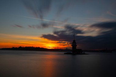 İstanbul 'un en güzel tarihi deniz feneri olan Bakire Kulesi uzun pozlama tekniğiyle fotoğraflandı..