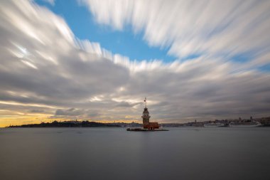 İstanbul 'un en güzel tarihi deniz feneri olan Bakire Kulesi uzun pozlama tekniğiyle fotoğraflandı..