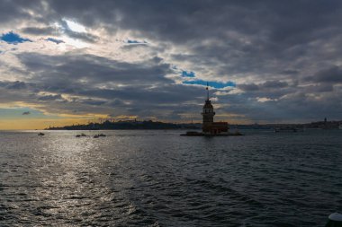İstanbul 'un en güzel tarihi deniz feneri olan Bakire Kulesi gün batımında fotoğraflandı..