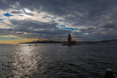 İstanbul 'un en güzel tarihi deniz feneri olan Bakire Kulesi gün batımında fotoğraflandı..