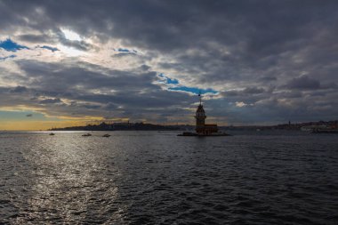 İstanbul 'un en güzel tarihi deniz feneri olan Bakire Kulesi gün batımında fotoğraflandı..