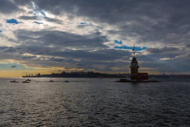 İstanbul 'un en güzel tarihi deniz feneri olan Bakire Kulesi gün batımında fotoğraflandı..