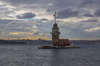 İstanbul 'un en güzel tarihi deniz feneri olan Bakire Kulesi gün batımında fotoğraflandı..