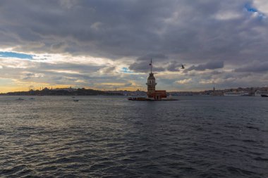 İstanbul 'un en güzel tarihi deniz feneri olan Bakire Kulesi gün batımında fotoğraflandı..