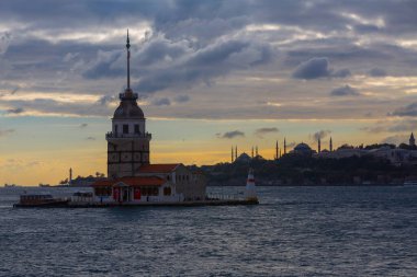İstanbul 'un en güzel tarihi deniz feneri olan Bakire Kulesi gün batımında fotoğraflandı..
