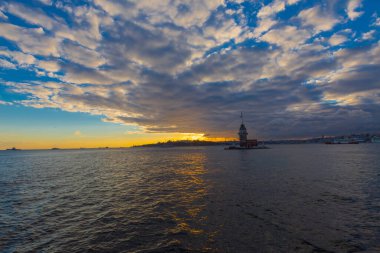 İstanbul 'un en güzel tarihi deniz feneri olan Bakire Kulesi gün batımında fotoğraflandı..