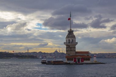 İstanbul 'un en güzel tarihi deniz feneri olan Bakire Kulesi gün batımında fotoğraflandı..