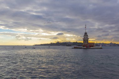 İstanbul 'un en güzel tarihi deniz feneri olan Bakire Kulesi gün batımında fotoğraflandı..