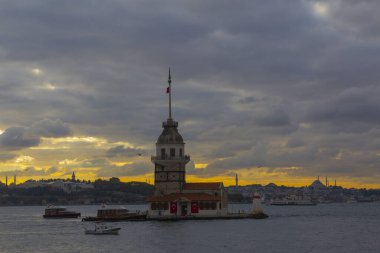 İstanbul 'un en güzel tarihi deniz feneri olan Bakire Kulesi gün batımında fotoğraflandı..
