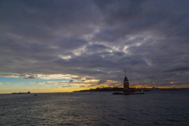 İstanbul 'un en güzel tarihi deniz feneri olan Bakire Kulesi gün batımında fotoğraflandı..