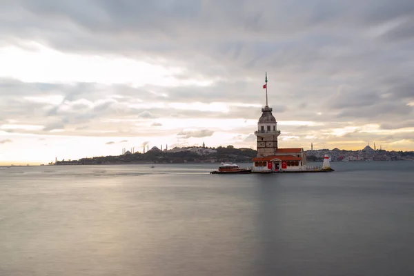 Stanbul Güzel Tarihi Deniz Feneri Olan Bakire Kulesi Uzun Pozlama — Stok fotoğraf