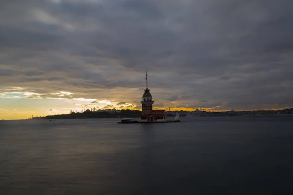 Stanbul Güzel Tarihi Deniz Feneri Olan Bakire Kulesi Uzun Pozlama — Stok fotoğraf