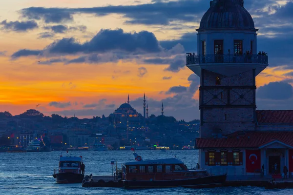 Stanbul Güzel Tarihi Deniz Feneri Olan Bakire Kulesi Gün Batımında — Stok fotoğraf