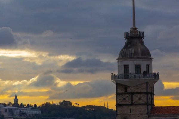 Jungfrutornet Den Vackraste Historiska Fyren Istanbul Fotograferades Vid Solnedgången — Stockfoto