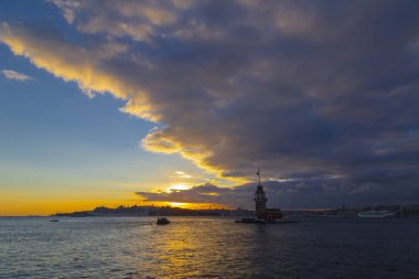 İstanbul 'un en güzel tarihi deniz feneri olan Bakire Kulesi gün batımında fotoğraflandı..