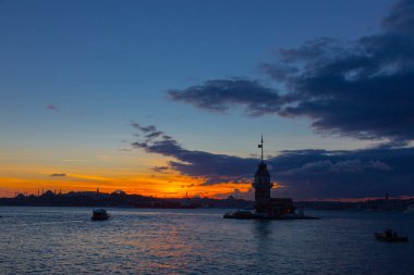 İstanbul 'un en güzel tarihi deniz feneri olan Bakire Kulesi gün batımında fotoğraflandı..