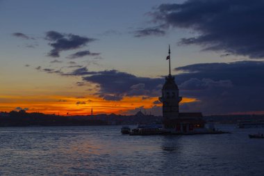 İstanbul 'un en güzel tarihi deniz feneri olan Bakire Kulesi gün batımında fotoğraflandı..