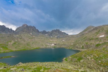 Verenik Platosu 'nda yer alan Kapl Lakes, Kakar Dağları Ulusal Parkı' dır..