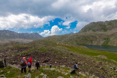 Verenik Platosu 'nda yer alan Kapl Lakes, Kakar Dağları Ulusal Parkı' dır..