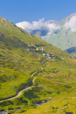 Verenik Platosu 'nda yer alan Kapl Lakes, Kakar Dağları Ulusal Parkı' dır..