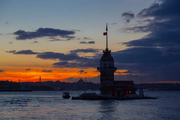 Jungfrutornet Den Vackraste Historiska Fyren Istanbul Fotograferades Vid Solnedgången — Stockfoto