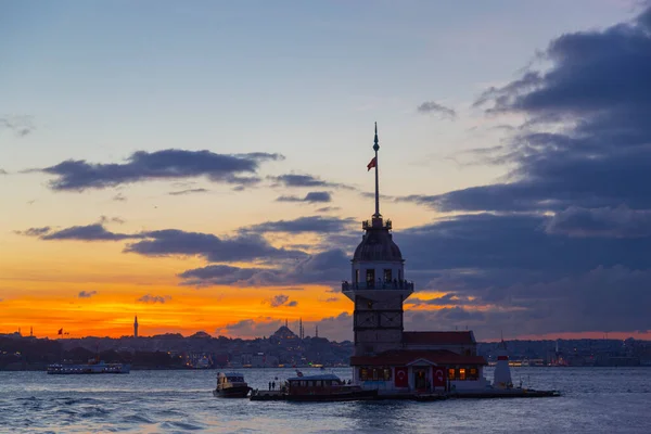 Stanbul Güzel Tarihi Deniz Feneri Olan Bakire Kulesi Gün Batımında — Stok fotoğraf