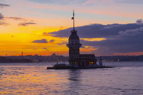Der Mädchenturm Der Schönste Historische Leuchtturm Istanbuls Wurde Bei Sonnenuntergang — Stockfoto