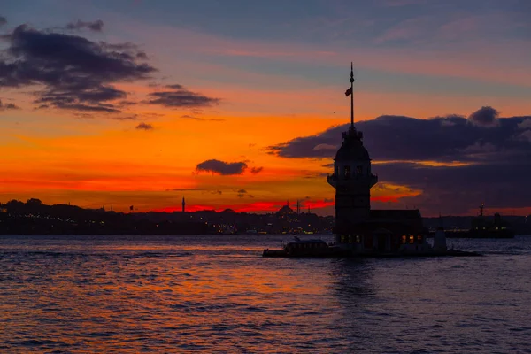 Szűz Tornyot Isztambul Legszebb Történelmi Világítótornyát Naplementekor Fényképezték — Stock Fotó