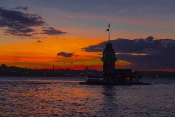 Szűz Tornyot Isztambul Legszebb Történelmi Világítótornyát Naplementekor Fényképezték — Stock Fotó
