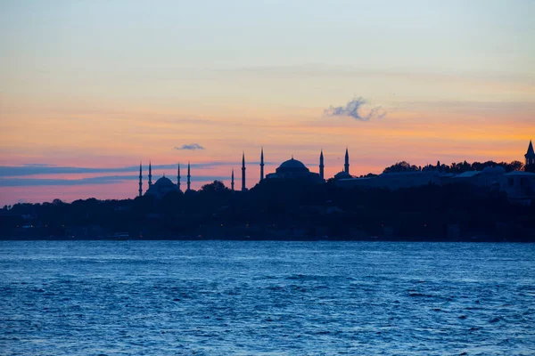 Mavi Cami, Ayasofya ve Topkapı Sarayı; İstanbul 'daki Popüler Yerler